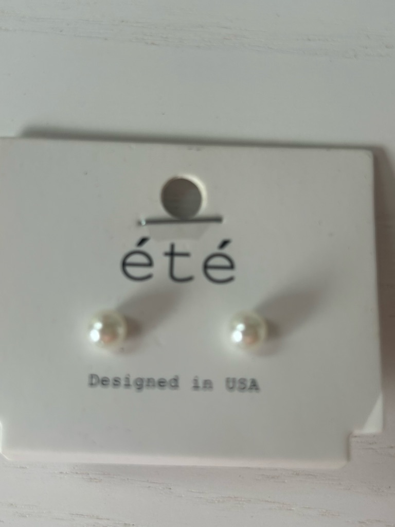 Ete White Pearl Stud Earrings